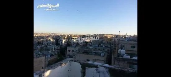 سطح خالي من البناء في الذراع الشمالي بعمان