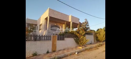 فيلا جديدة تشطيبات فاخره جداً للبيع .