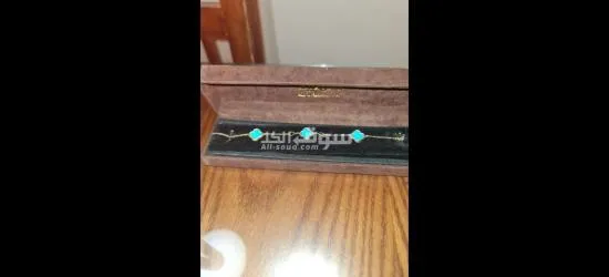 اسوارة فان كليف لون ازرق عيار ١٨ ذهب