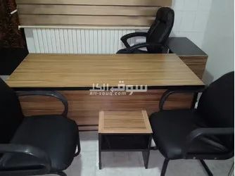 مكتب مع وحدة جانبية و3كراسي وطاولة
