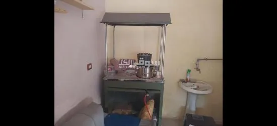 ثلاجات عرض كبيره و صغيره عدد 2 وعده محل قهوه و عربابه بيع ذره